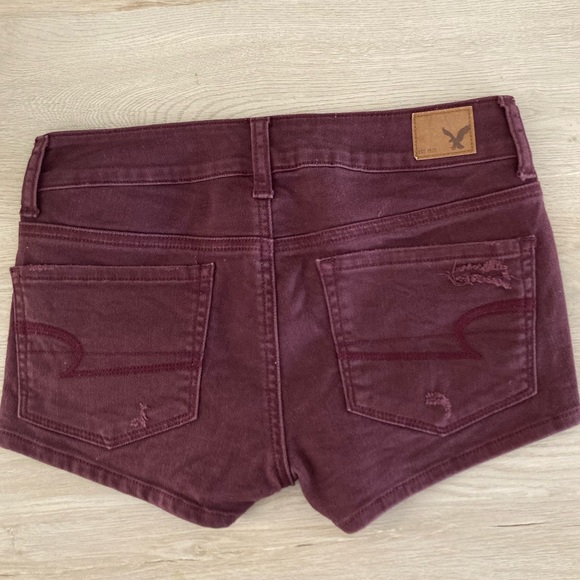 ❌SOLD American Eagle Stretch Maroon Distressed Denim Shorts - Picture 2 of 5